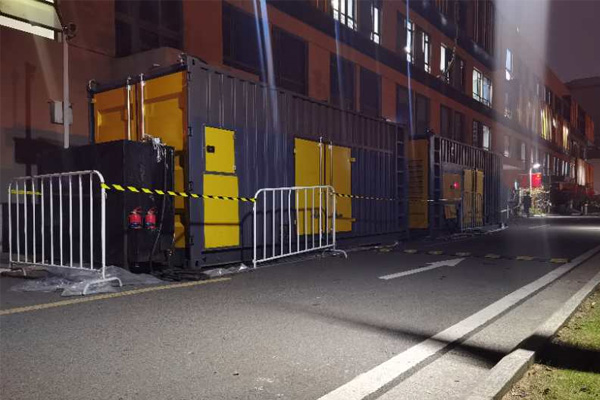 都安柴油发电机组的输出电压是如何调节的？